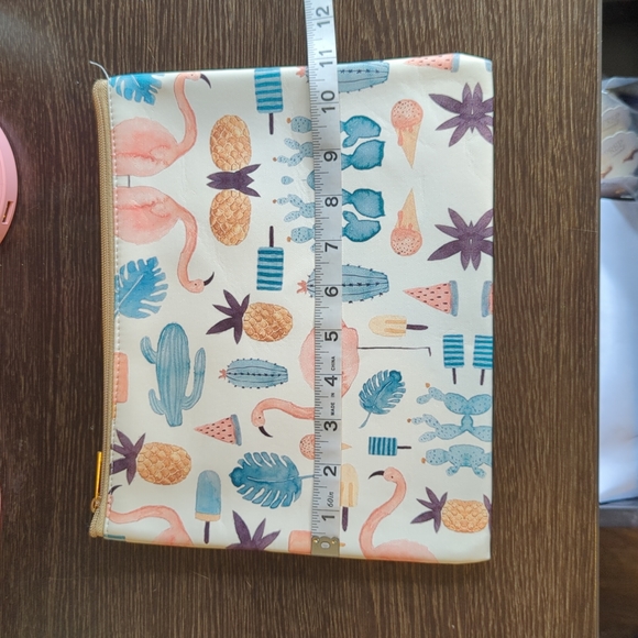 Flamingo/Pineapple Assortment Make-up Bag - Picture 2 of 3